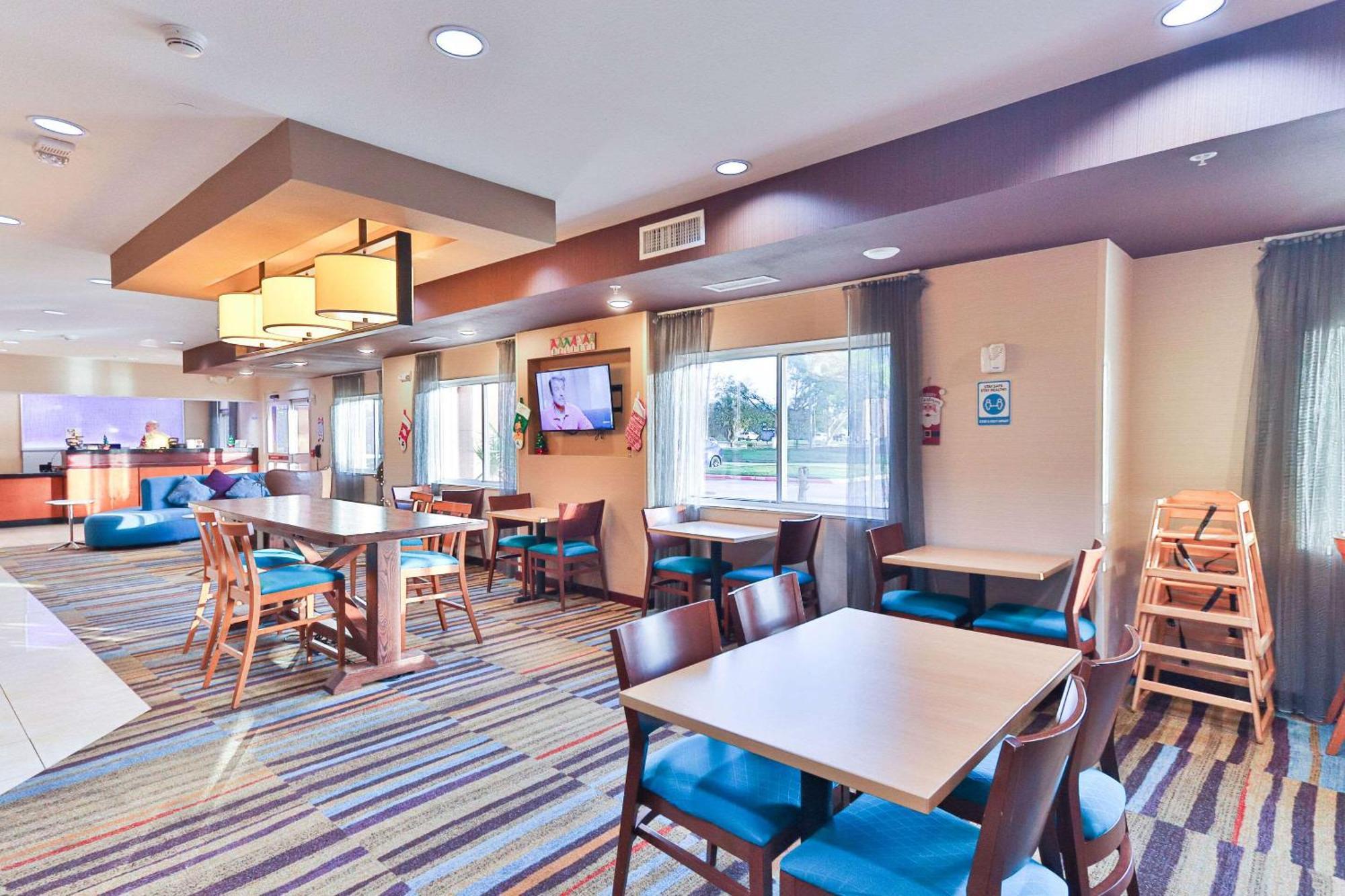 Comfort Inn & Suites Westfield Exterior foto