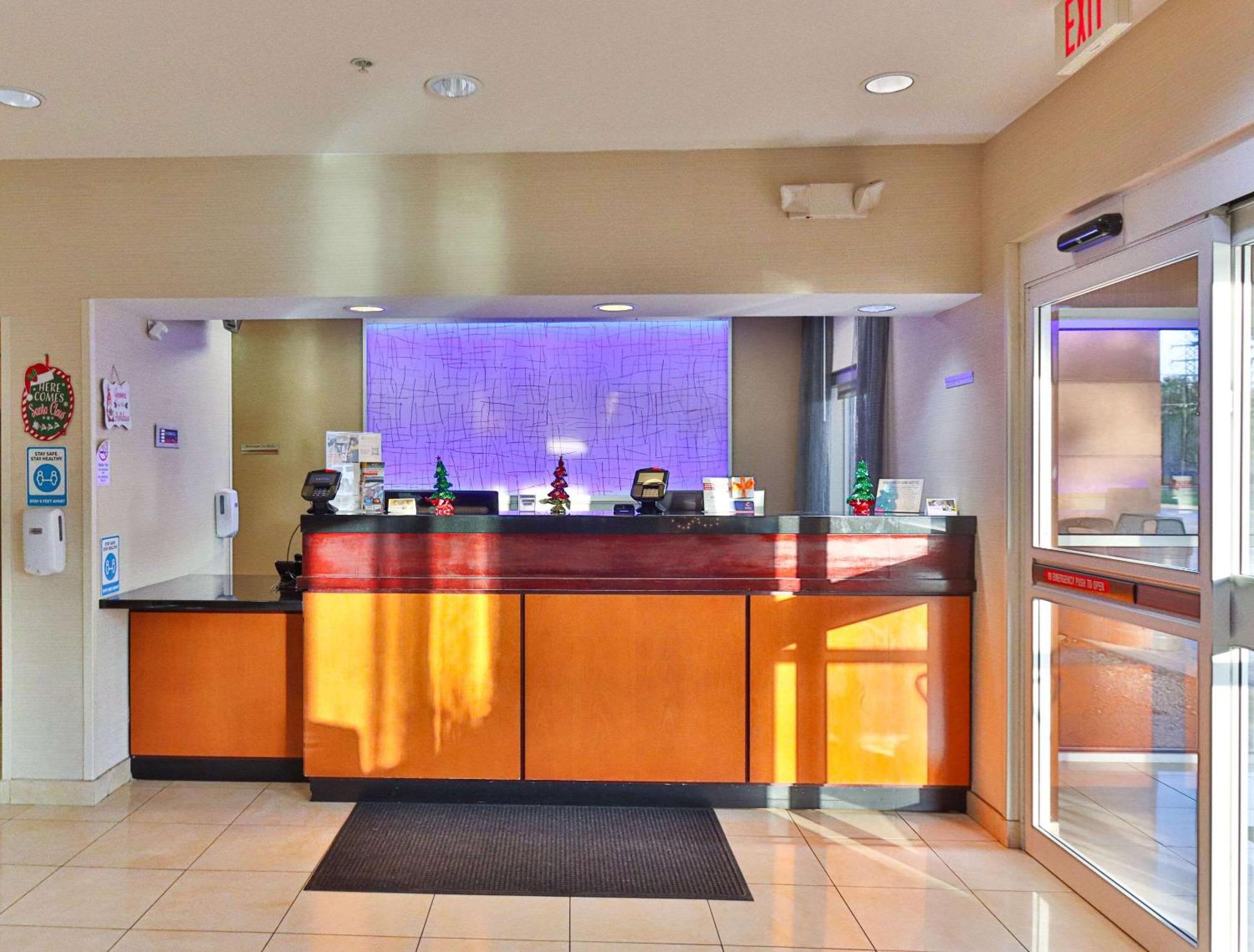 Comfort Inn & Suites Westfield Exterior foto