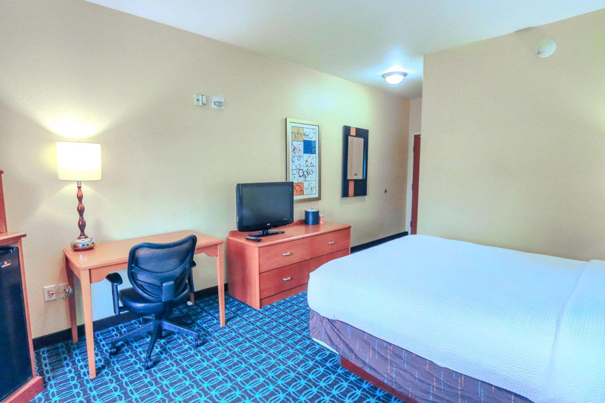 Comfort Inn & Suites Westfield Exterior foto