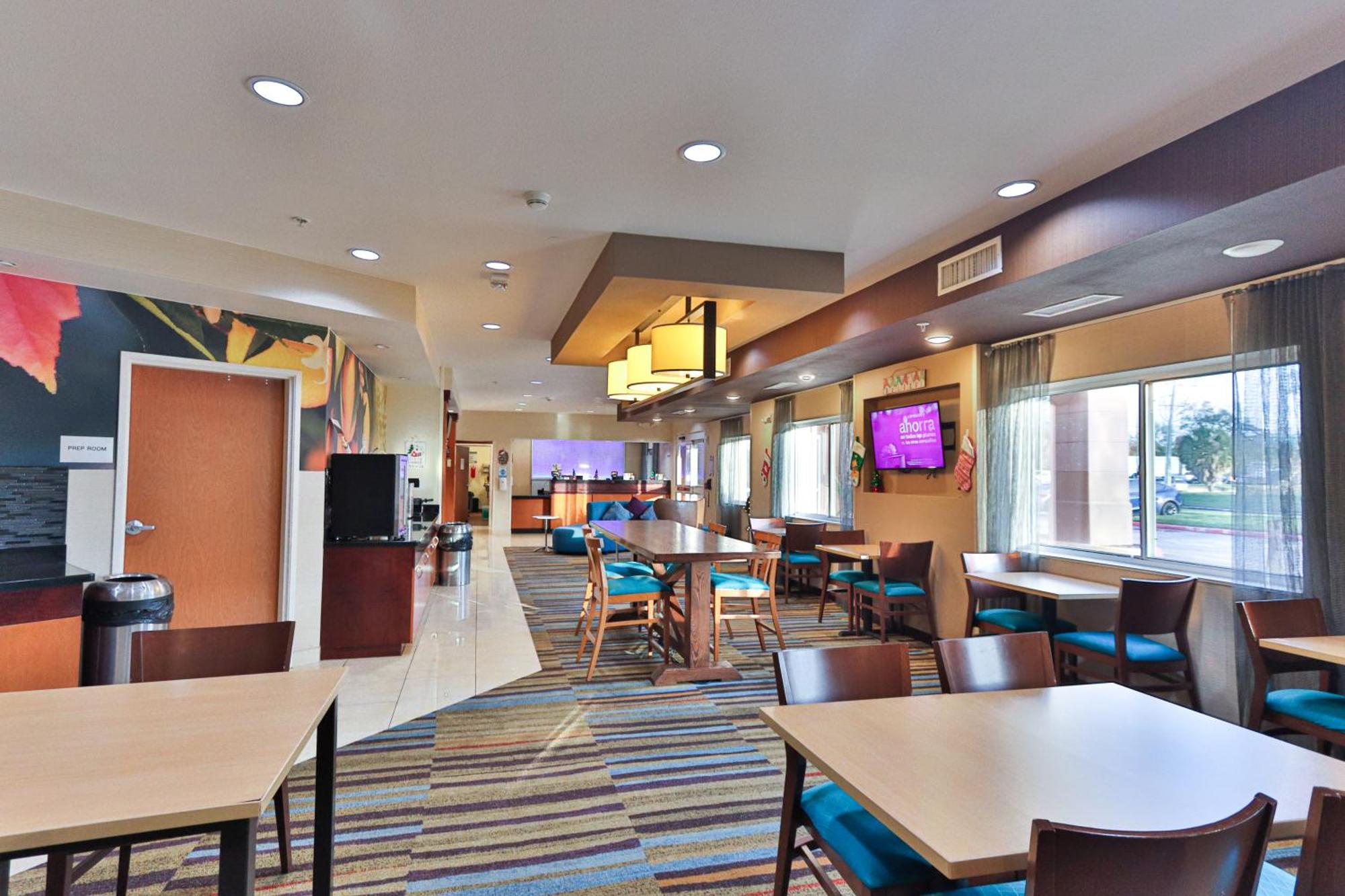 Comfort Inn & Suites Westfield Exterior foto